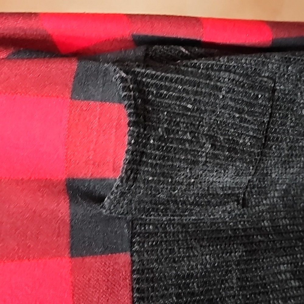 Black and Red Ling Sleeve Top - Picture 3 of 9
